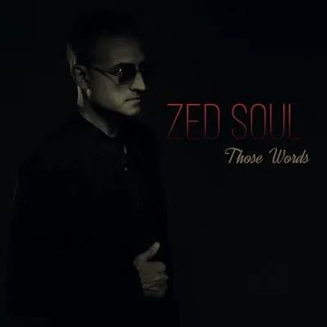 "ZED SOUL" und "Those Words" in stilvollen Buchstaben. Eine Person trägt Sonnenbrille und dunkles Outfit vor dunklem Hintergrund.