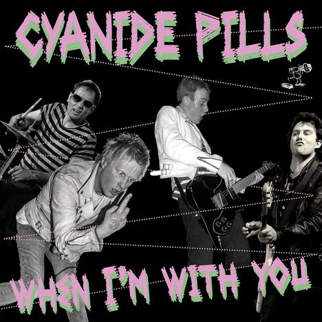 "CYANIDE PILLS", "WHEN I'M WITH YOU" in pink/grün. Fünf Musiker spielen leidenschaftlich ihre Instrumente. Punk-Stil.