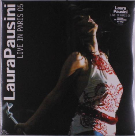 "Laura Pausini Live in Paris 05" steht links vertikal. Rechts oben ähnlicher Text auf Kreis. Sängerin wirkt energisch und leidenschaftlich.