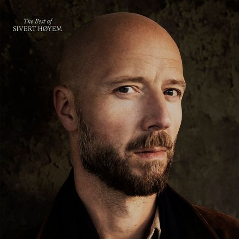 Text: "The Best of SIVERT HØYEM". Ein Mann mit Bart schaut ernst in die Kamera, vor einem dunklen, strukturierten Hintergrund.