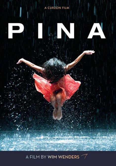 „Pina“, „A Film by Wim Wenders“. Eine Figur in rotem Kleid springt in der Luft durch fallendes Wasser.