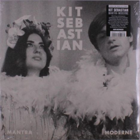 Texte: "KIT SEBASTIAN", "MANTRA", "MODERNE". Zwei Personen in Festkleidung mit Blumen und Federschmuck. Sepia-Ton.