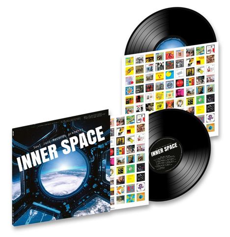 "INNER SPACE" in weißen Buchstaben auf schwarzem Hintergrund. Zwei Schallplatten und bunte Album-Cover sind sichtbar.