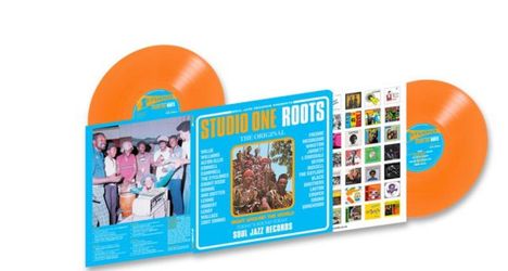 "STUDIO ONE ROOTS" in großen Buchstaben auf blauem Hintergrund. Zwei orangefarbene Vinyl-Schallplatten.