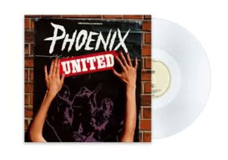 "PHOENIX", "UNITED". Ein Albumcover mit Händen, die ein Poster halten; daneben eine weiße Schallplatte.