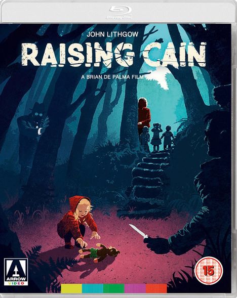 "RAISING CAIN" in großen Buchstaben. Eine Szene im Wald: Kind spielt auf dem Boden, bedrohliche Gestalt im Schatten.
