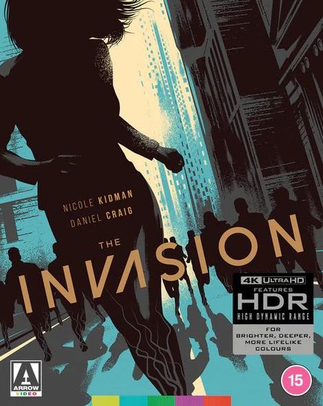 „THE INVASION“ in großen Buchstaben. Silhouette einer Frau vor Menschenmenge. Enthält „4K Ultra HD“ und „HDR“ Hinweise.