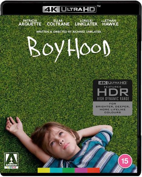 "Boyhood" und "HDR". Ein Junge liegt auf einer Wiese und schaut nach oben. Oben steht: "4K Ultra HD".
