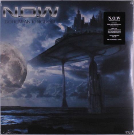 Texte: „N.O.W“, „BOHEMIAN KINGDOM“. Illustration zeigt einen schwebenden Felsen mit Burg über einer Mondlandschaft.