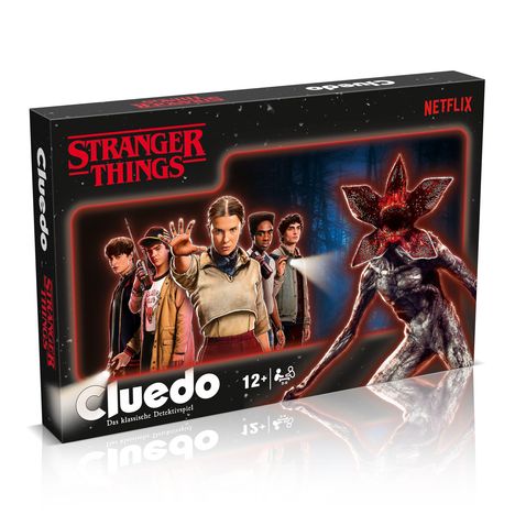 "Stranger Things", "Cluedo", "Netflix". Jugendliche mit Taschenlampen und Ungeheuer im dunklen Wald. Brettspielverpackung.