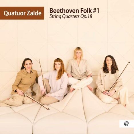 "Quatuor Zaïde. Beethoven Folk #1. String Quartets Op.18." Vier Frauen in heller Kleidung sitzen mit Streichbögen.