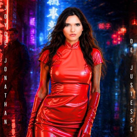 Texte: Joyce Jonathan, De Justesse, 胶子. Eine Frau in rotem Outfit in leuchtend bunter, nächtlicher Straßenszene.