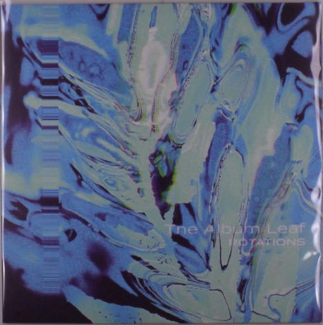 "The Album Leaf - Rotations". Abstrakte blaue und grüne Wirbelmuster, ähnlich einer flüssigen Oberfläche.