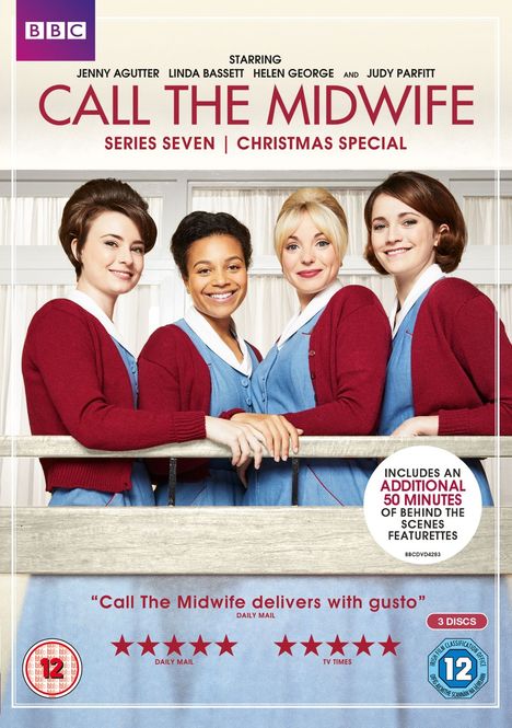 „Call the Midwife“ Serie 7, Weihnachtsspecial. Vier Frauen in Retro-Krankenschwestern-Uniformen lächeln in die Kamera.