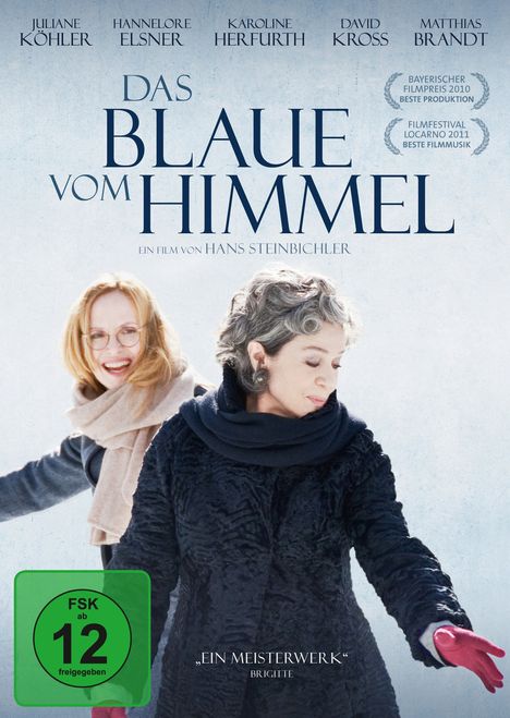 "Das Blaue vom Himmel"; FSK 12. Zwei Frauen, eine lächelnd mit Brille, eine mit geschlossenen Augen, beide in Winterkleidung.
