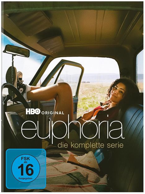 „HBO Original Euphoria die komplette Serie“. Frau entspannt im Auto, Beine hochgelegt. FSK 16 Hinweis links unten.