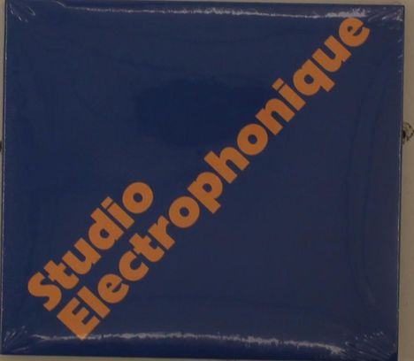 "Studio Electrophonique" ist in oranger Schrift auf einem blauen Hintergrund diagonal zu sehen.