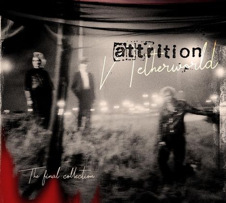 „Attrition“, „The Final Collection“ und „Tetherworld“. Unscharfe Schwarz-Weiß-Szene mit drei Personen im Freien.