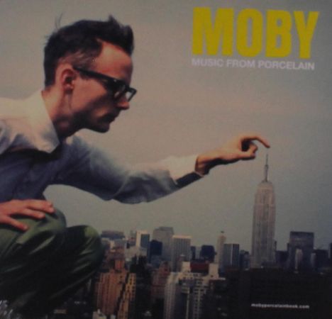 Text: "MOBY MUSIC FROM PORCELAIN". Ein Mann, der scheinbar die Spitze eines Wolkenkratzers berührt.