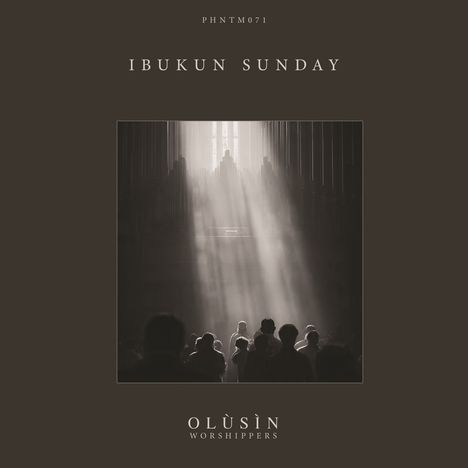 Oben steht "PHNTM071", darunter "IBUKUN SUNDAY". Unten "OLÙSÌN WORSHIPPERS". Lichtstrahlen in einer Kirche.