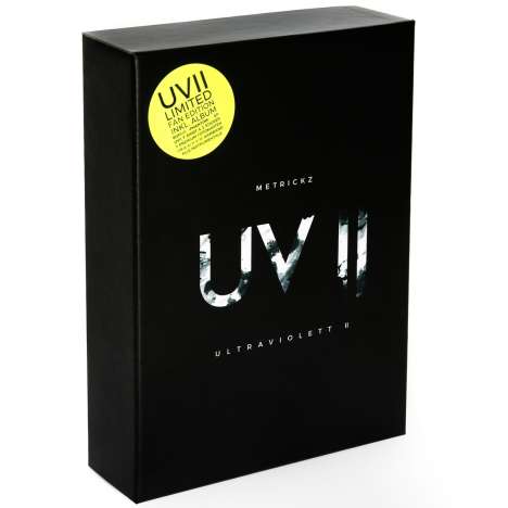 Metrickz: Ultraviolett II (Limited Fan-Edition + Shirt Einheitsgröße), 3 CDs, 1 T-Shirt und 1 Merchandise