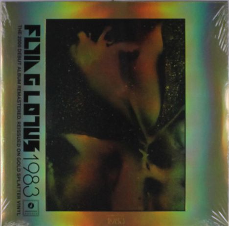 „FLYING LOTUS 1983“ steht in kantiger Schrift; es ist eine Vinyl-Neuauflage von 2006. Hintergrund in psychedelischer Optik.