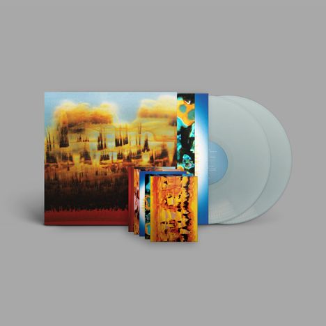 Eine abstrakte, orange-blaue Landschaft als Cover einer Schallplatte mit zwei durchsichtigen Vinylplatten.