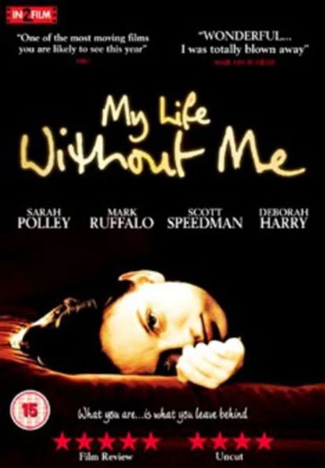 „My Life Without Me“ in gelber Schrift, Schauspielernamen und Bewertungssterne. Eine Frau liegt nachdenklich.