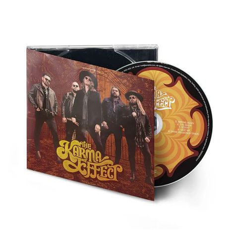 CD-Cover mit gelbem Schriftzug "The Karma Effect". Fünf Bandmitglieder in Lederjacken und Sonnenbrillen.