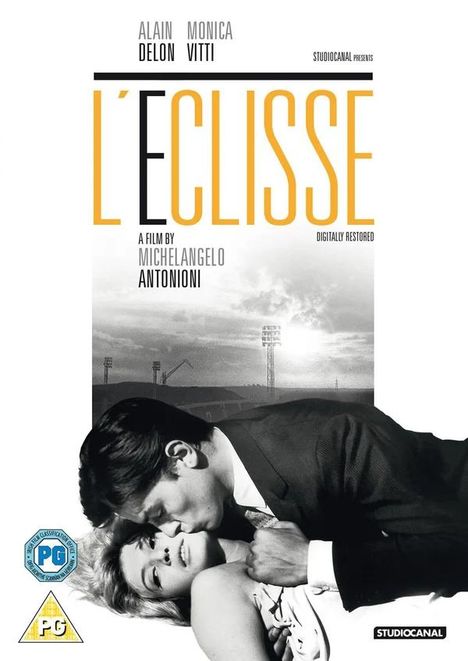 L'ECLISSE, Alain Delon und Monica Vitti, Film von Michelangelo Antonioni. Schwarz-weiß Bild: Ein Paar in inniger Umarmung.