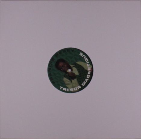 "Francis Bebey. Tresor Magnetique." Runde Illustration mit einem Mann, der ein Mikrofon hält, auf grünem Hintergrund.