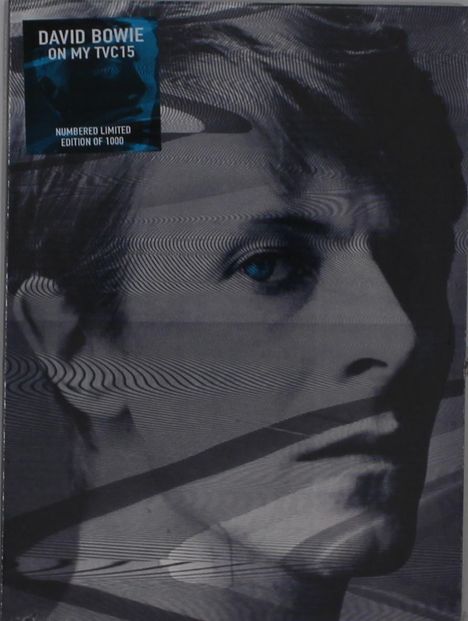 "David Bowie On My TVC15" und "Numbered Limited Edition of 1000" steht auf einem blauen Aufkleber. Schwarz-weiß Foto eines Gesichts.