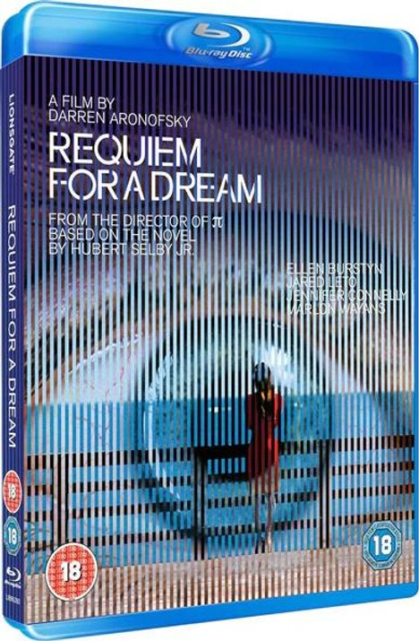 "Requiem for a Dream" steht groß in der Mitte; im Hintergrund eine Figur vor einem bunten Streifenmuster.
