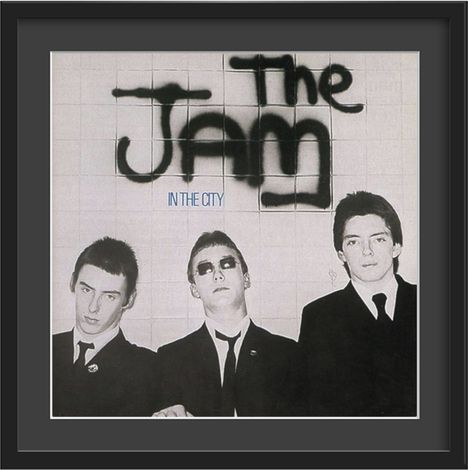 The Jam: In The City – Kunstdruck im Holzrahmen (Schwarz, 50 cm), Merchandise