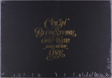 "Colin Blunstone One Year and More Live" in goldener Schrift auf schwarzem Hintergrund.