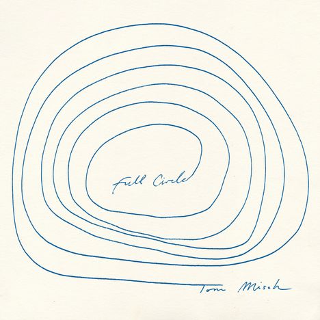 „Full Circle“ in der Mitte, „Tom Misch“ unten. Blaue, konzentrische, unregelmäßige Linien auf hellem Hintergrund.