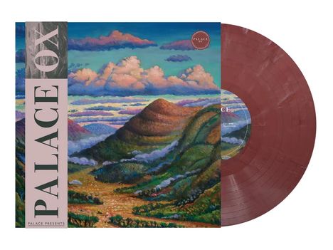 Texte: „PALACE OX“, „PALACE PRESENTS“. Illustration: Eine Berglandschaft mit Wolken, abgebildet auf einer Schallplatte.