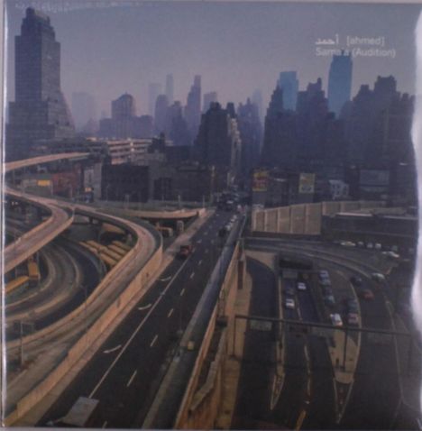 Oben rechts: "[ahmed] Samra’s (Audition)". Stadtbild mit Hochstraßen und Gebäuden im Hintergrund.