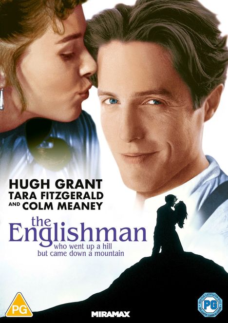 „Hugh Grant, Tara Fitzgerald und Colm Meaney. The Englishman who went up a hill but came down a mountain.“ Eine Frau küsst einen Mann.