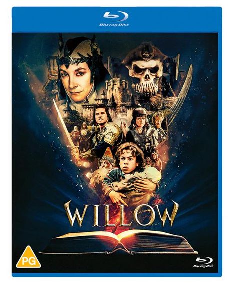 "Willow" in großen Buchstaben unter einer Figurengruppe vor einer Burg, mit einem offenen Buch und einem Altersfreigabe-Symbol.