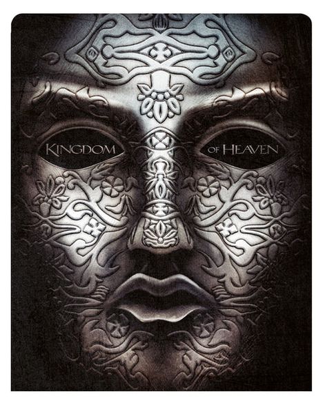 „KINGDOM OF HEAVEN“ steht auf einer verzierten Maske mit floralen Mustern, die an ein Gesicht erinnert.
