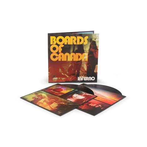 „Boards of Canada“ und „Inferno“ auf einem CD-Cover. Die Hülle zeigt unscharfe, rötliche Bilder. CDs liegen darum.