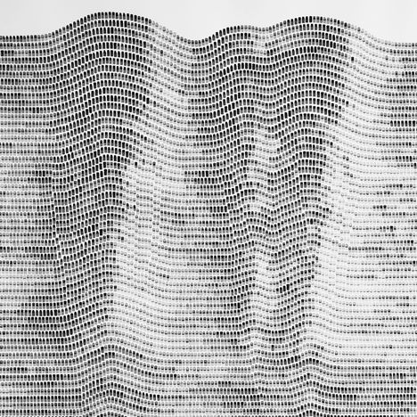 Eine wellenförmige Struktur aus vielen kleinen, monochromen Quadraten in unterschiedlichen Graustufen.