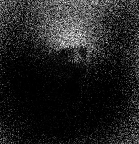 "RSS Ghost Map" - Weiße Partikelstruktur visualisiert einen Geist auf schwarzem Hintergrund.