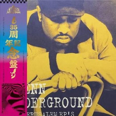 Text auf Japanisch: "35周年記念盤". Text unten: "NN UNDERGROUND, JERUSALEM EP'S". Mann ruht auf seinen Armen, monochrom gehalten.