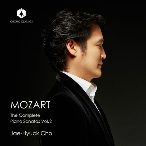 Text: "MOZART The Complete Piano Sonatas Vol.2 Jae-Hyuck Cho". 
Profilansicht eines Mannes vor schwarzem Hintergrund.