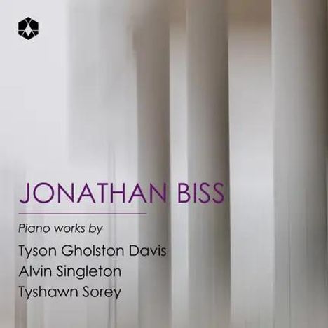 Text: "JONATHAN BISS. Piano works by Tyson Gholston Davis, Alvin Singleton, Tyshawn Sorey." Hintergrund abstrakt und weich.