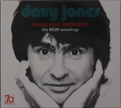 „davy jones music and memories the MGM recordings“. Schwarz-weiß Porträt eines Mannes, Hände am Kinn.