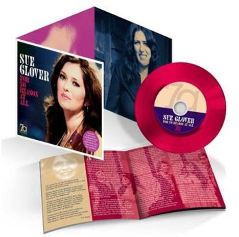 Zu sehen: "SUE GLOVER", "FOR NO REASON AT ALL". Ein Album-Cover, rote Schallplatte und aufgeschlagenes Booklet.