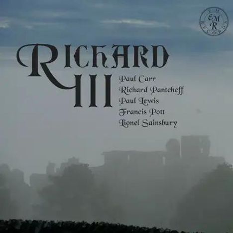 Text: "RICHARD III," darunter "Paul Carr, Richard Pantcheff, Paul Lewis, Francis Pott, Lionel Sainsbury." Nebliger Hintergrund mit Silhouette einer Burg.